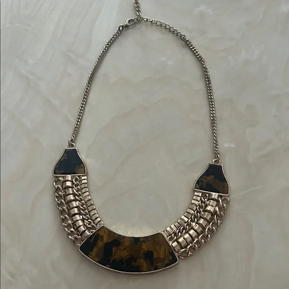 Elegant Gold and Black Necklace - Picture 1 of 3